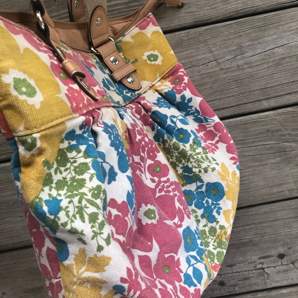 Relic Floral Shoulder Bag - Picture 9 of 12